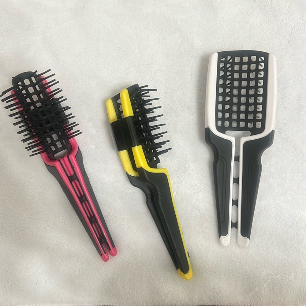 Hair flex brush. BNIB. Flexible hair brush to help style hair